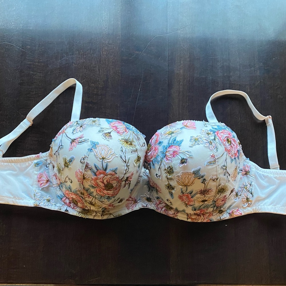 Victoria’s Secret Dream Angels Lined Demi Floral Pattern- NWOT